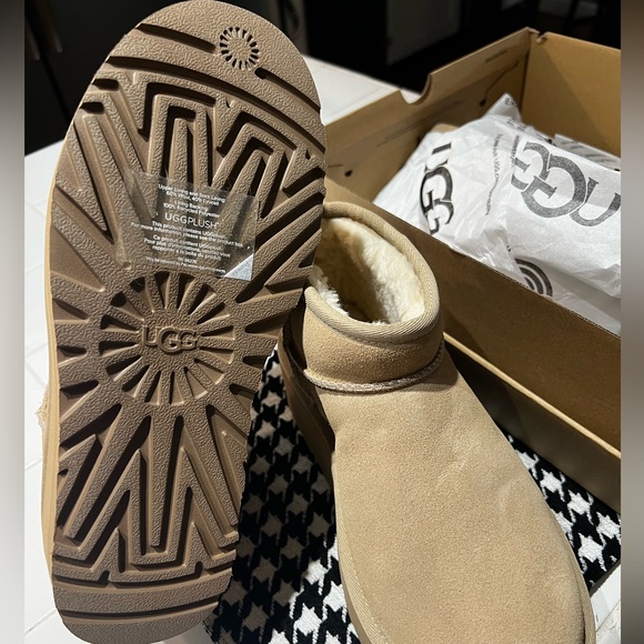 UGG classic ultra mini platform boot size 8 - Picture 4 of 4